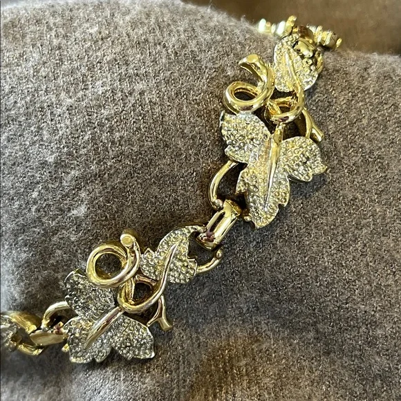 Sarah Coventry Two-toned Leaf Bracelet - Picture 2 of 6